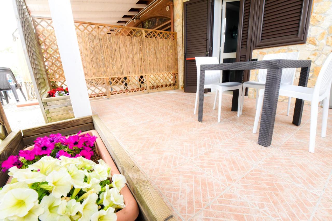 Giardini Sausari Residence Punta Prosciutto Exterior foto